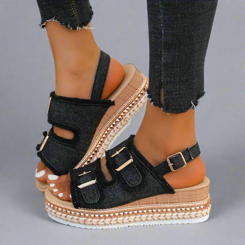 Sandalias con Detalles Artesanales y Efecto Jean