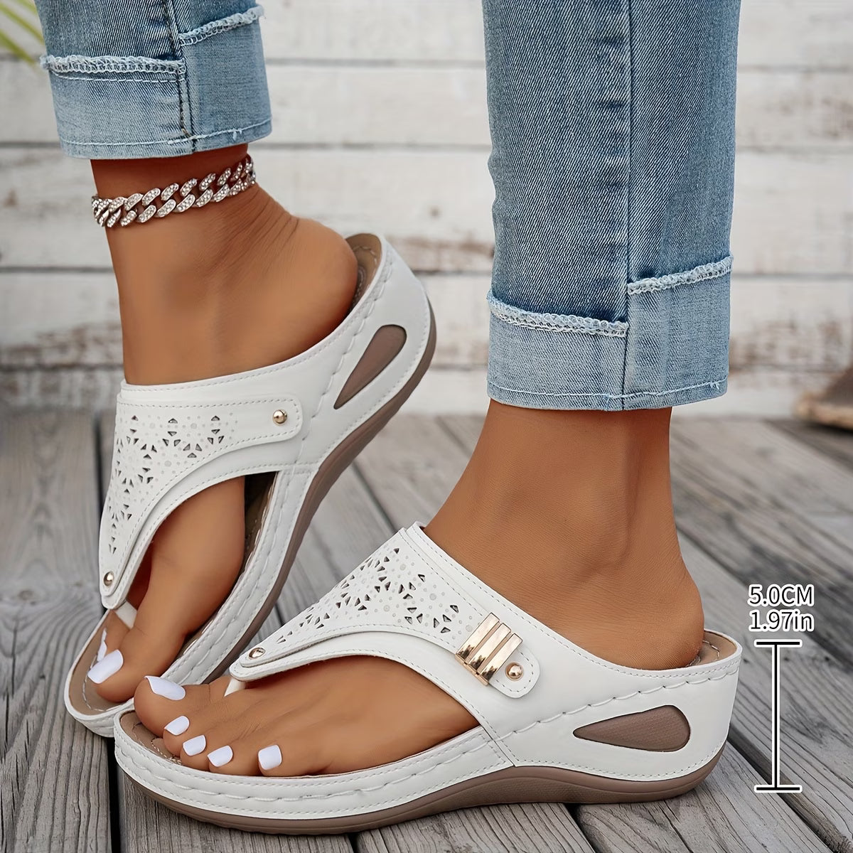 Sandalias de Dedo con Detalle Troquelado