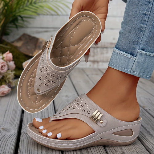 Sandalias de Dedo con Detalle Troquelado