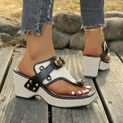 Sandalias Thong con Detalle de Carey