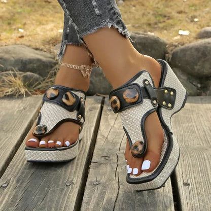 Sandalias Thong con Detalle de Carey